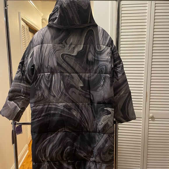 UGG Black Puffer Jacket with Glossy Finish - Picture 3 of 9